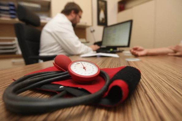 Doctors Seek Higher Fees From Health Insurers