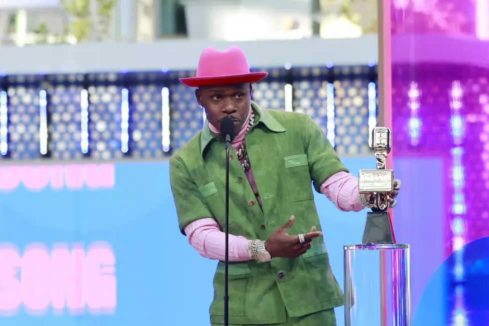 Billboard Music Awards Play Post Malone’s ‘Rockstar’ When DaBaby Wins Award for His ‘Rockstar’ – Watch